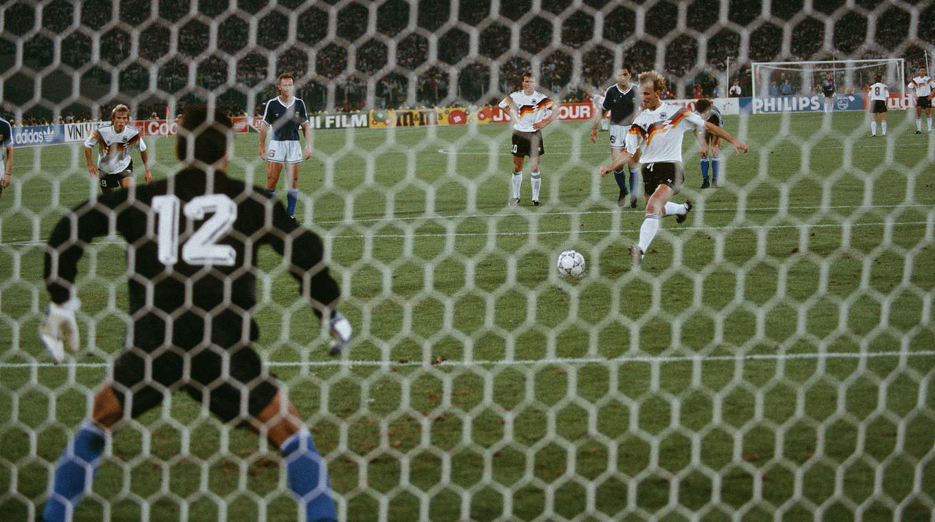 Dritter WM-Titel in Italien: Andreas Brehme verwandelt vom Punkt zum 1:0-Endspielsieg © GettyImages