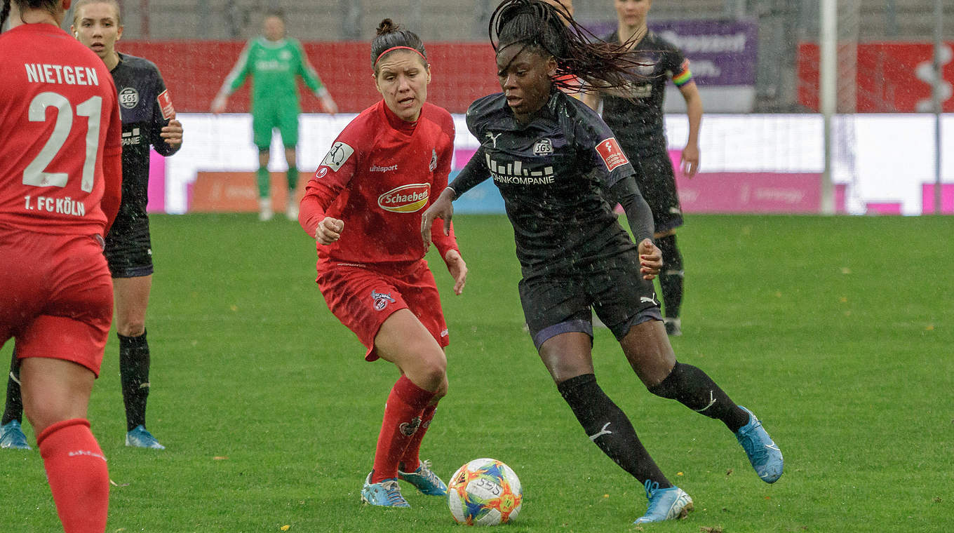 Anyomi (r.) erzielt gegen Köln ihre ersten Saisontore: "Es war eine Befreiung für mich" © imago images/Beautiful Sports