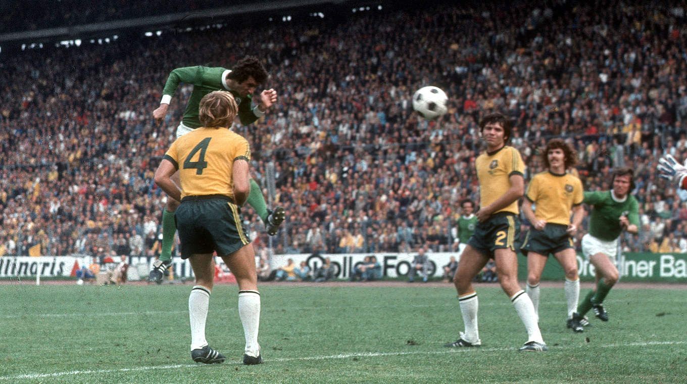 "Ein Tor bei einer WM ist schon was Besonderes": Cullmann trifft 1974 gegen Australien © imago