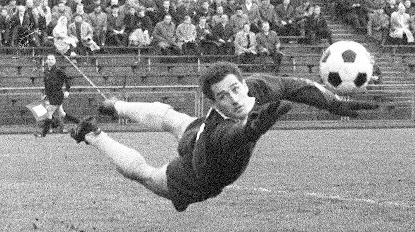 Als erster Torwart: 1965 wird Hans Tilkowski Deutschlands "Fußballer des Jahres" © imago