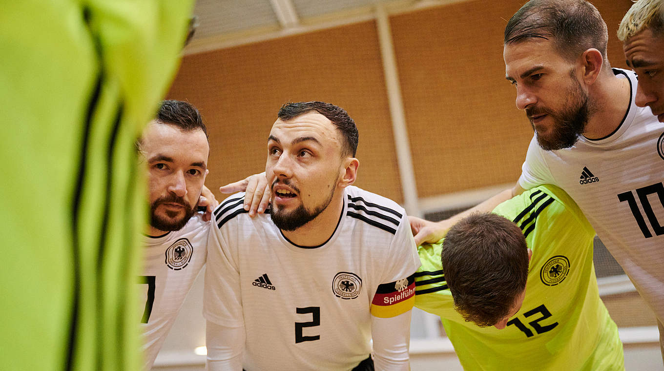 Kapitän Wittig (M.): "Es ist schwierig, so eine Koryphäe im Futsal wie Heinze zu ersetzen" © DFB/Luke Wolfgarten