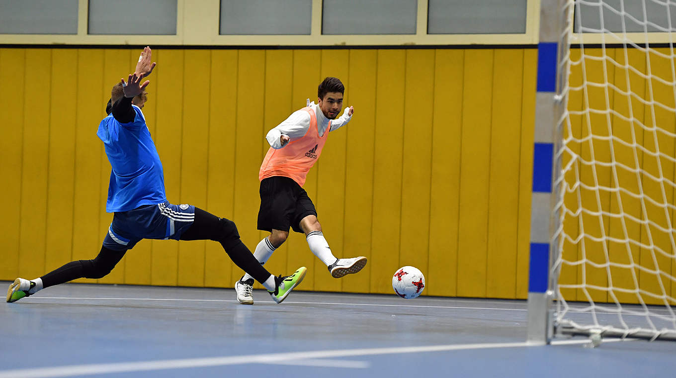 Anspruchsvolle Trainingseinheit: technische Basics und Gewöhnung an Futsal-Ball © Conny Kurth