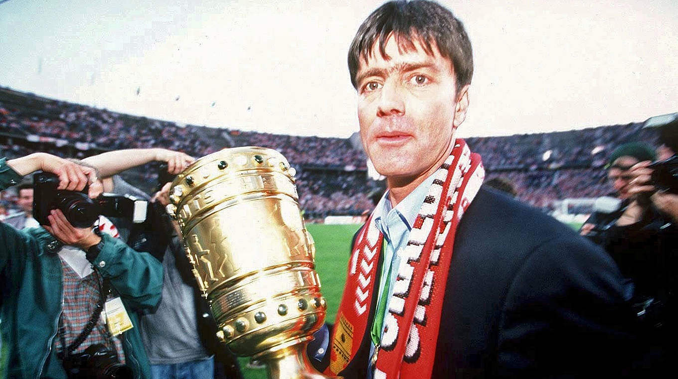 DFB-Pokalsieger 1997: Löw triumphiert mit dem VfB Stuttgart gegen Energie Cottbus © Getty Images