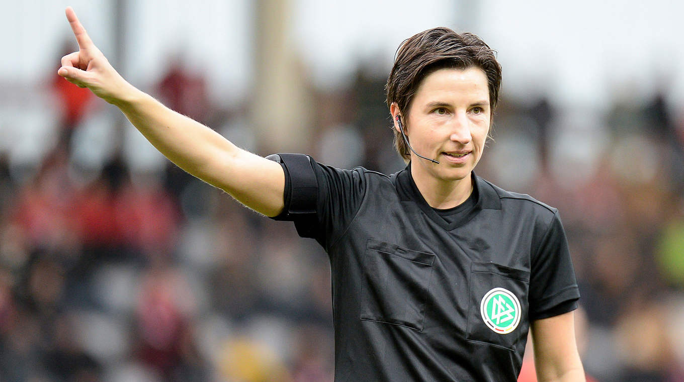 Rafalski pfeift Wolfsburg gegen Potsdam DFB Deutscher FußballBund