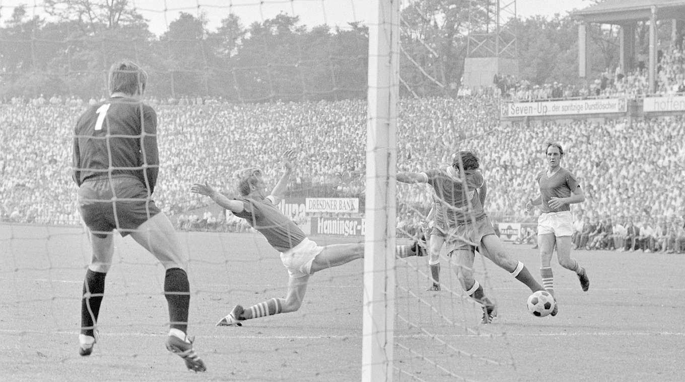 One-Man-Show im Pokalfinale: Gerd Müller erzielt beide Münchner Tore im Finale 1969 © imago/WEREK