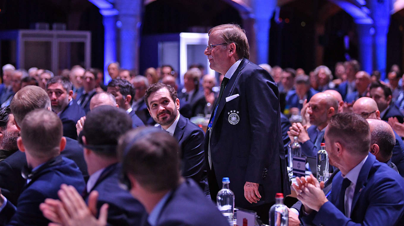 Per Akklamation neu ins UEFA-Exekutivkomitee gewählt: DFB-Vizepräsident Koch © UEFA