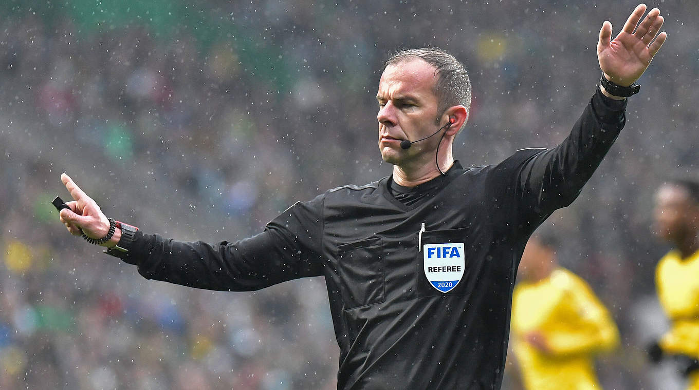 Fritz pfeift Pokalhalbfinale FC Bayern gegen Eintracht Frankfurt DFB