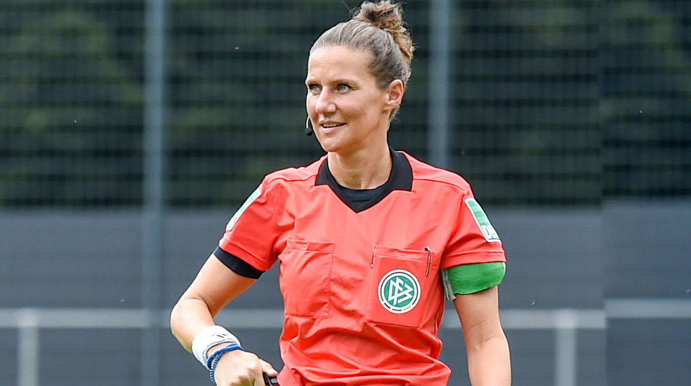 "Die richtige Spielleiterin für dieses Spiel": DFB-Schiedsrichterin Nadine Westerhoff © imago images/foto2press
