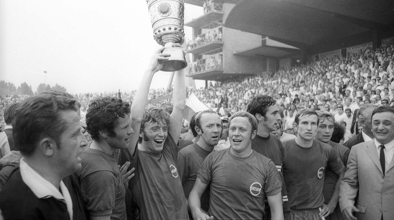 Sensation in Hannover: Regionalligist Offenbach holt den DFB-Pokal 1970 © imago