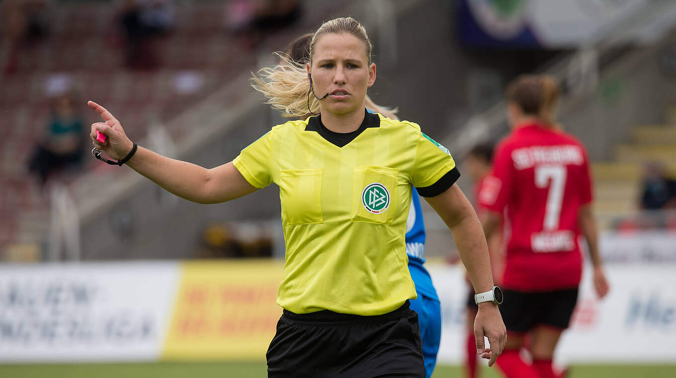 68. Einsatz in der Frauen-Bundesliga: DFB-Schiedsrichterin Ines Appelmann © imago
