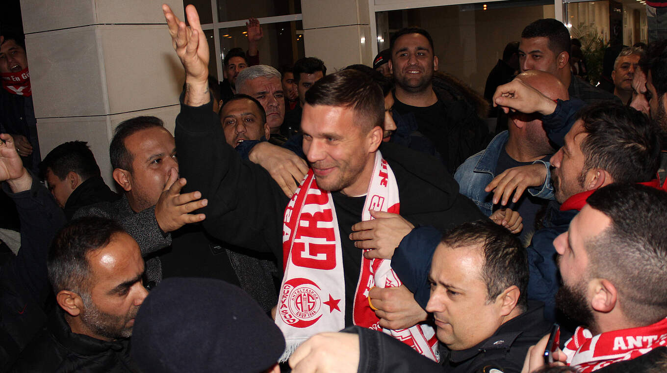 Podolski in der Türkei: "Es gibt wenig Gründe, warum man nicht hierherkommen sollte" © imago images/Depo Photos