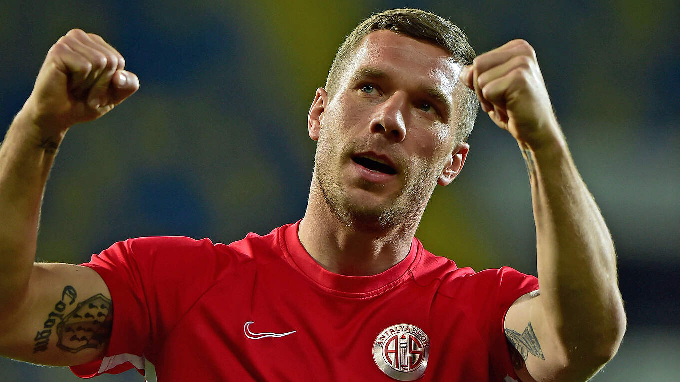 Podolski Die Türkei Kann Gern Jedes Spiel Gewinnen Außer Dfb 