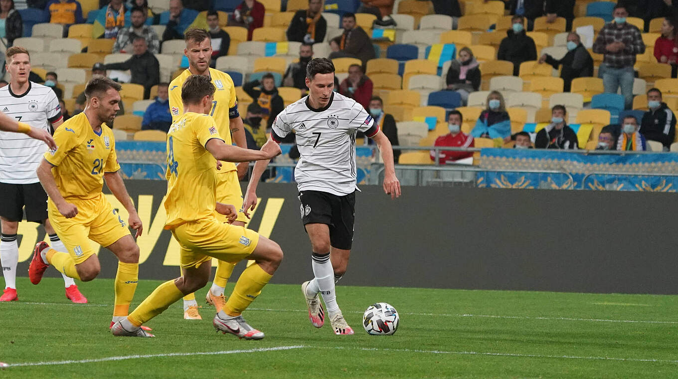 Aktivposten des DFB-Teams im Spiel gegen die Ukraine: Julian Draxler (r.) © imago