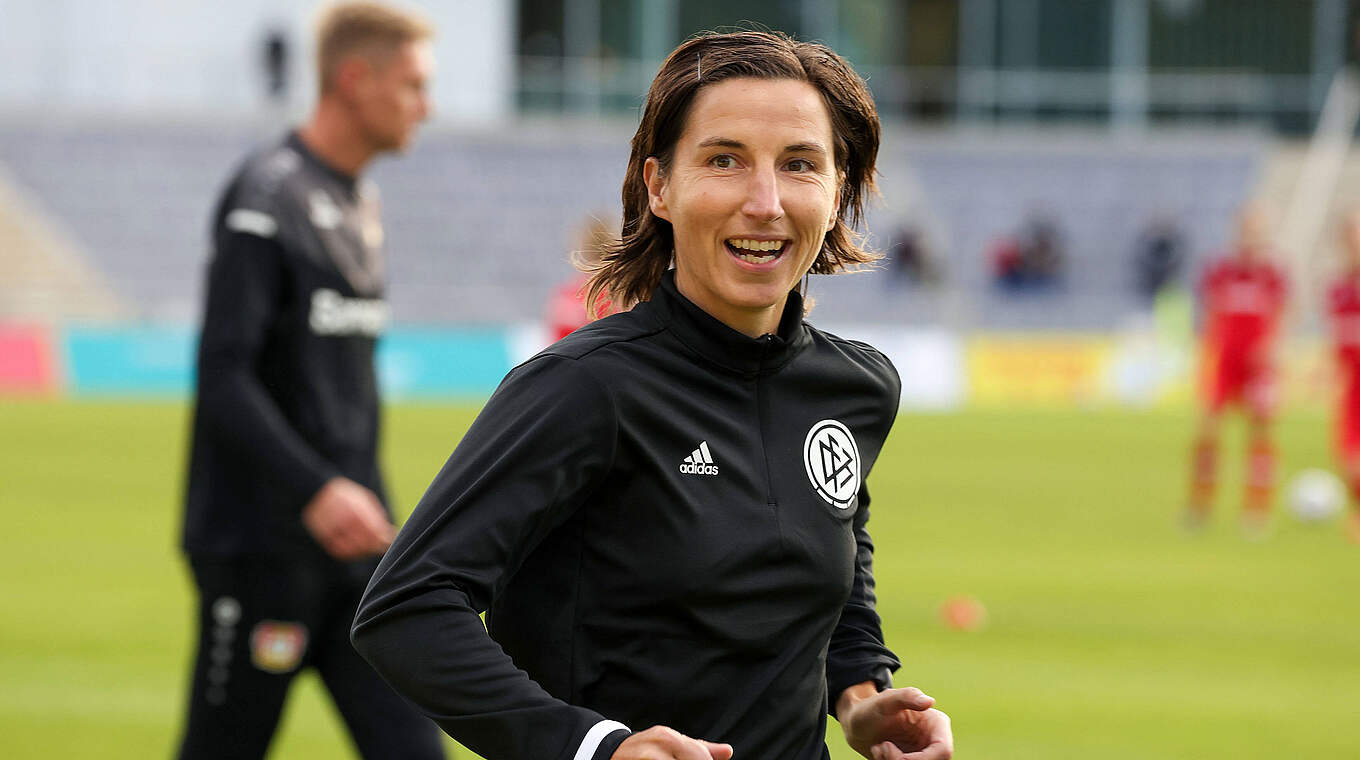 Rafalski pfeift Eröffnungsspiel Frankfurt gegen FC Bayern DFB