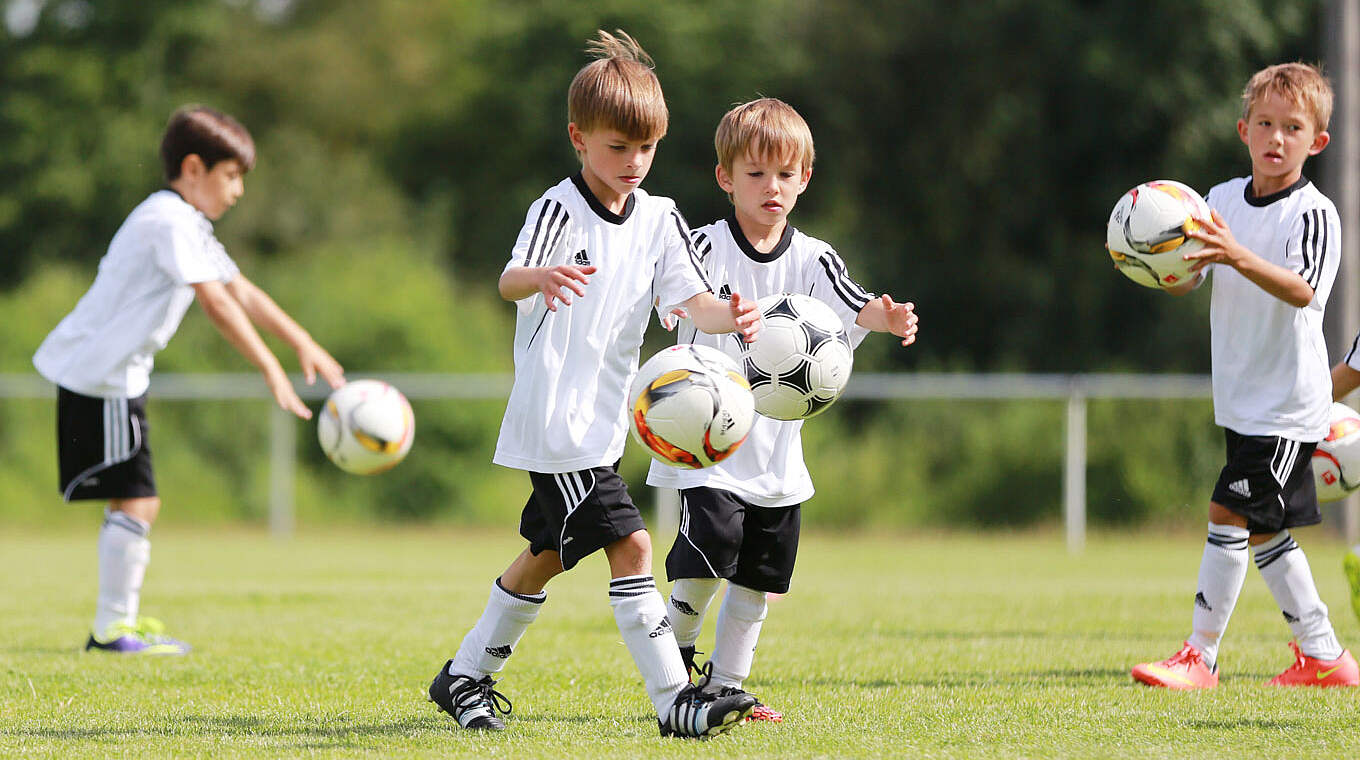 In Kleingruppen das Zusammenspiel fördern :: DFB - Deutscher Fußball ...