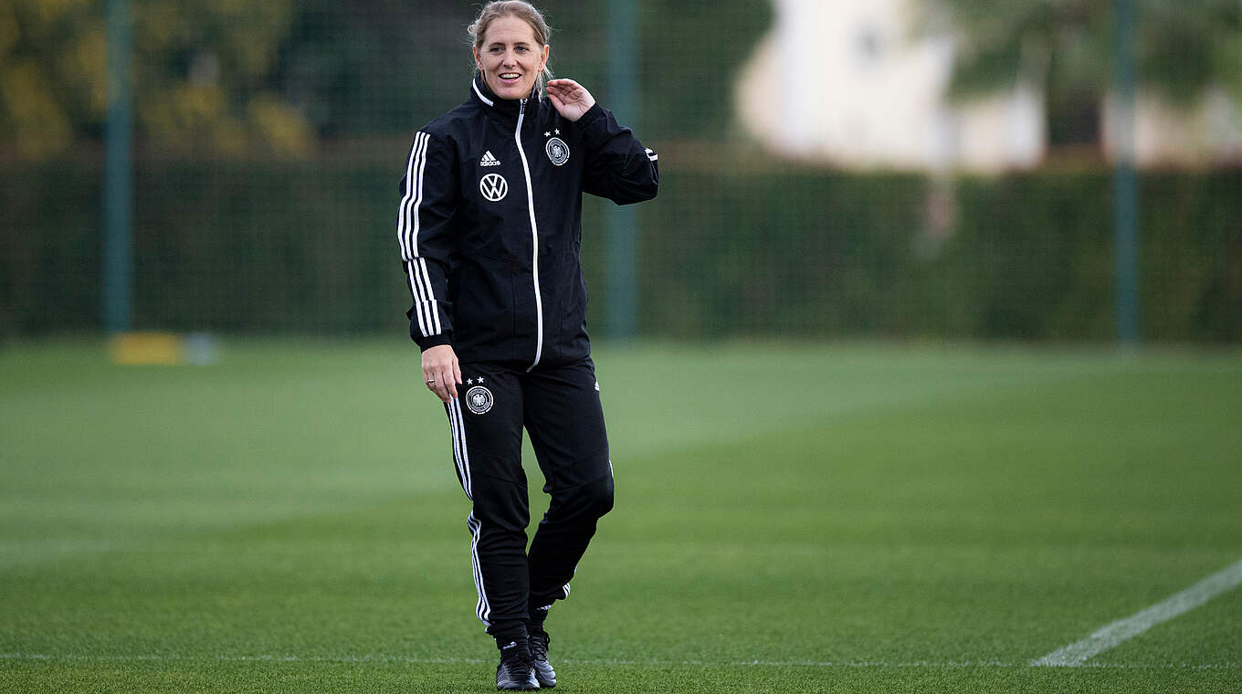 Carlson: "Dass Spielerinnen einen Leistungsabfall erleiden, kann man nicht vermeiden" © Thomas Böcker/DFB