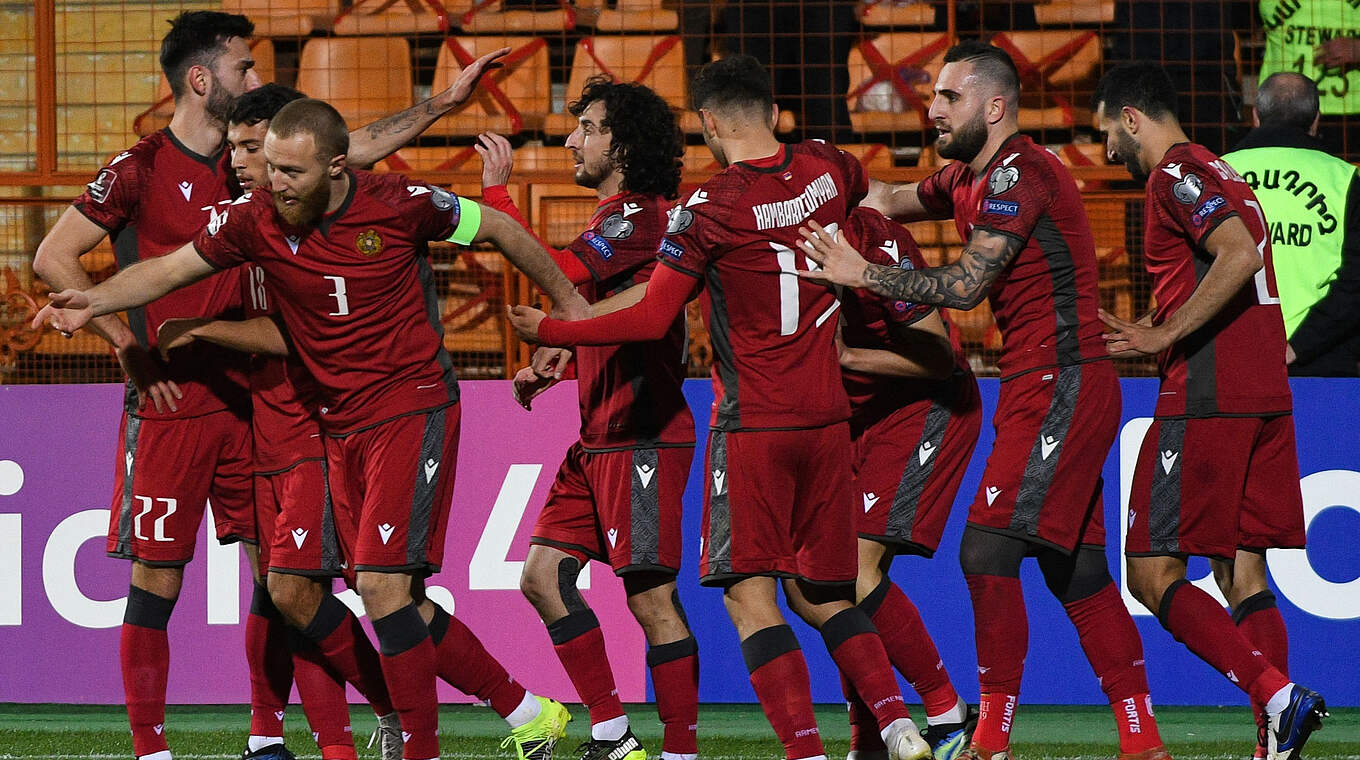 Dritter Sieg im dritten Qualifikationsspiel: Armenien jubelt gegen Rumänien © AFP/Getty Images