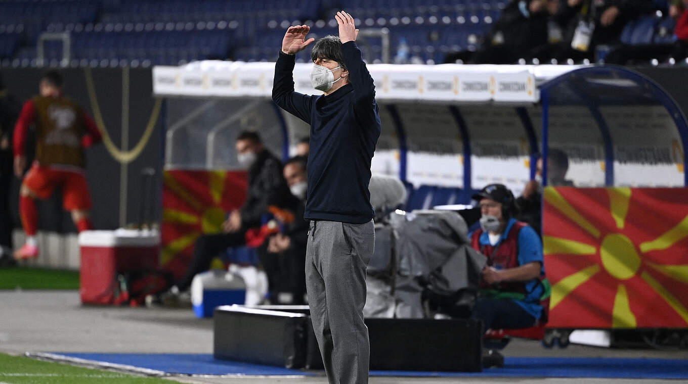 Bundestrainer Löw: "Wir sind riesig enttäuscht nach diesem Spiel, es war ein Rückschlag" © 2021 Getty Images