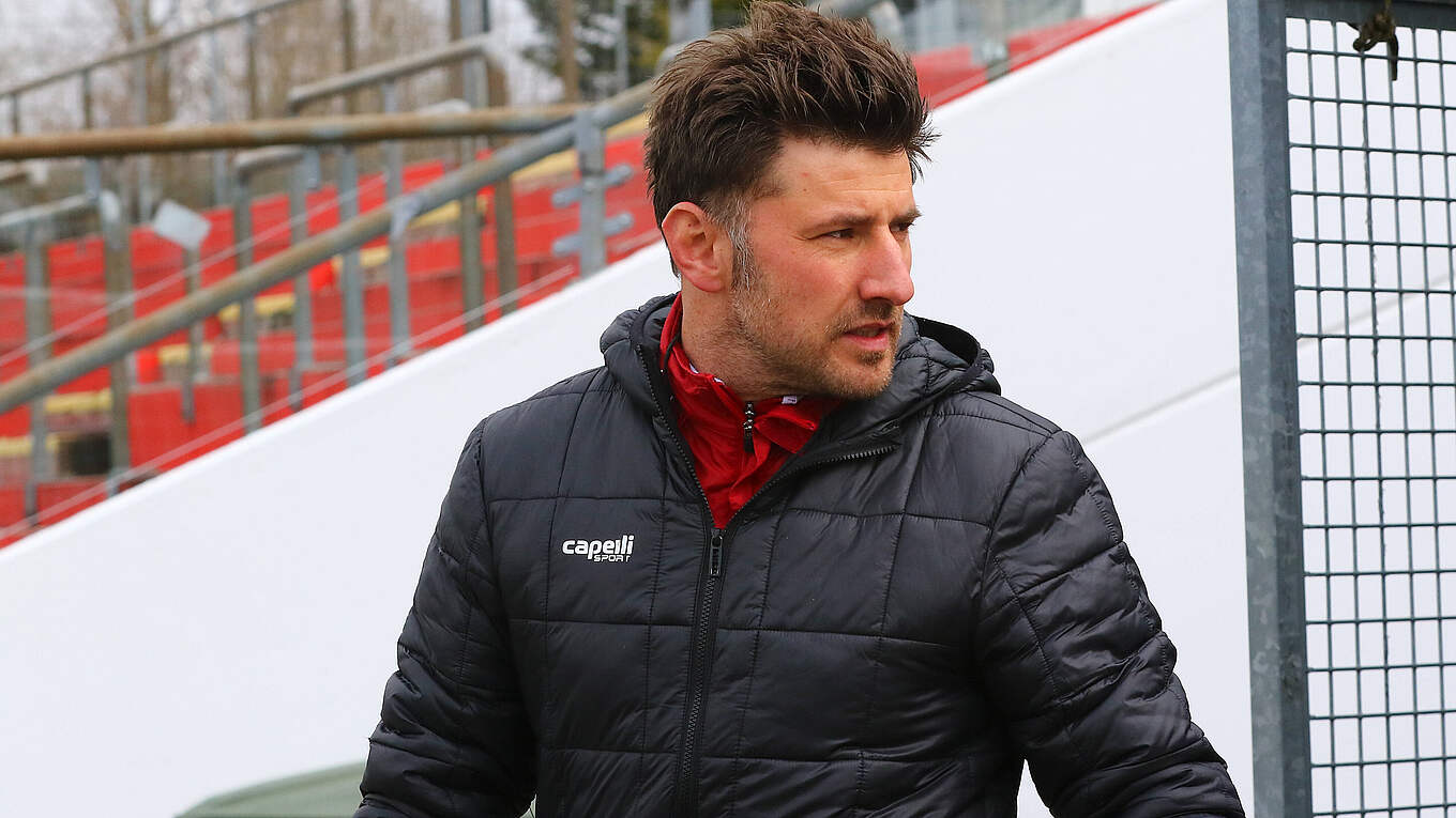 Interimstrainer ohne erforderliche Lizenz Das sagen die Regeln DFB Deutscher FußballBund e.V. Interimstrainer ohne erforderliche Lizenz Das sagen die Regeln DFB Deutscher FußballBund e.V.