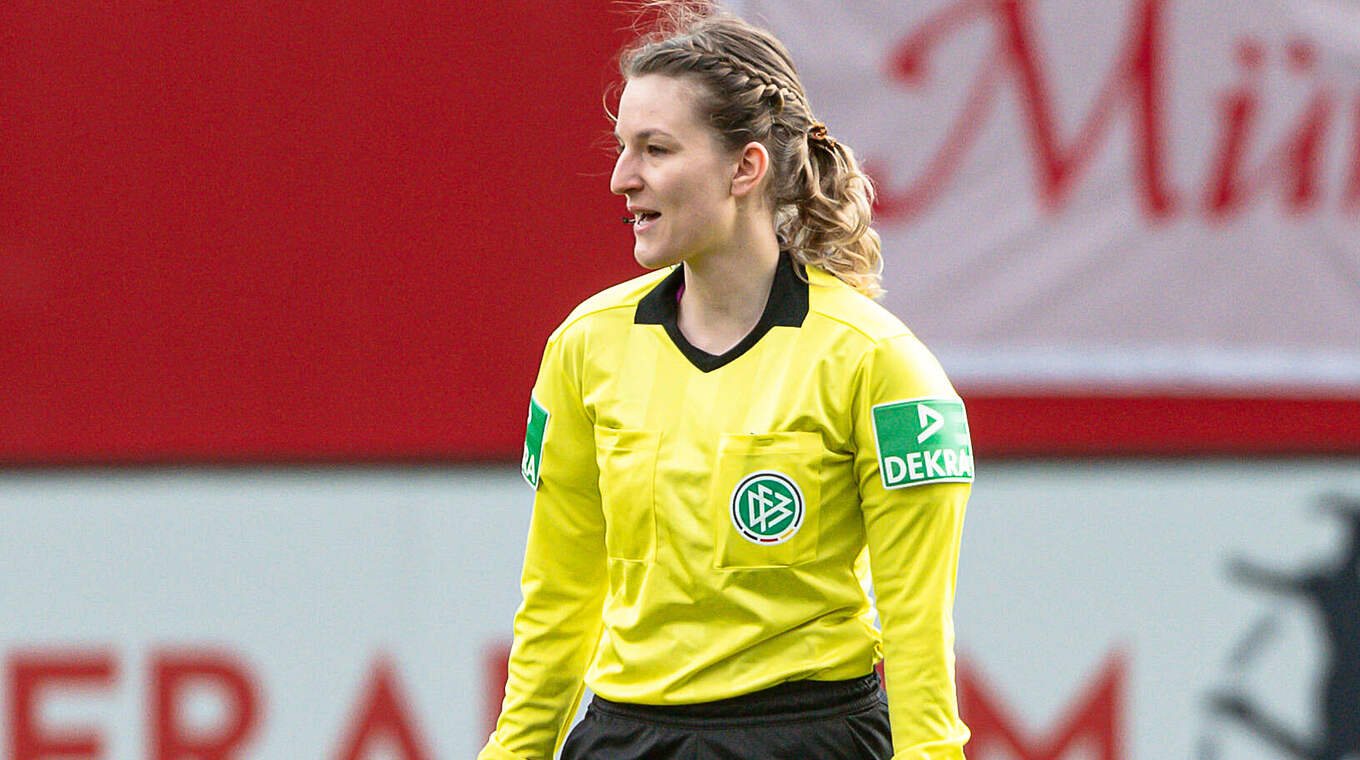 Zum 26. Mal in der Frauen-Bundesliga im Einsatz: Schiedsrichterin Miriam Schwermer © imago