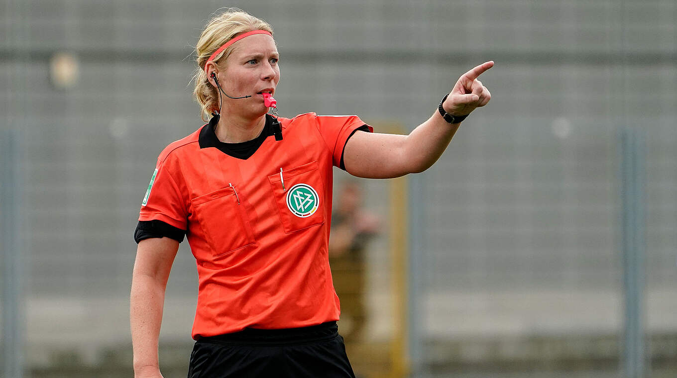Seit 2010 Frauen-Bundesliga-Schiedsrichterin: Mirka Derlin aus Bad Schwartau © imago