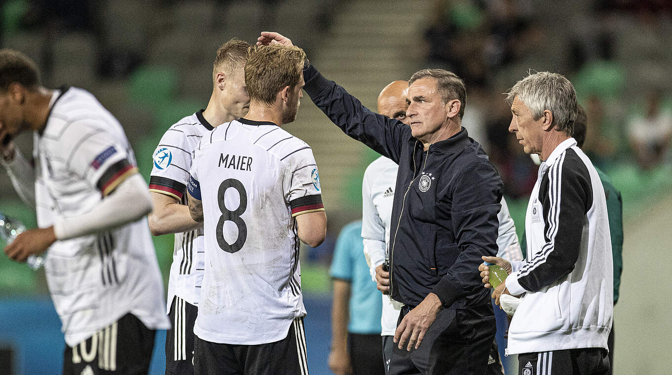 Stefan Kuntz (2.v.r): "Ich bin sehr stolz auf die Mannschaft" © Thomas Böcker/DFB