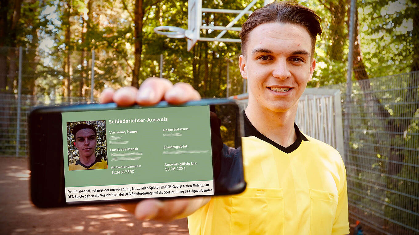 Digitales Dokument Schiedsrichter-Ausweis kommt aufs Handy DFB