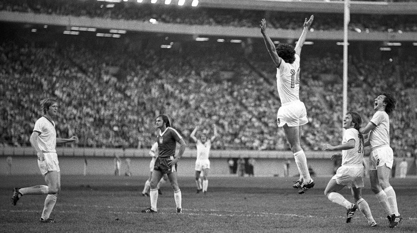Olympiagold: DDR freut sich über den Gewinn des olympischen Fußballturniers 1976 © imago