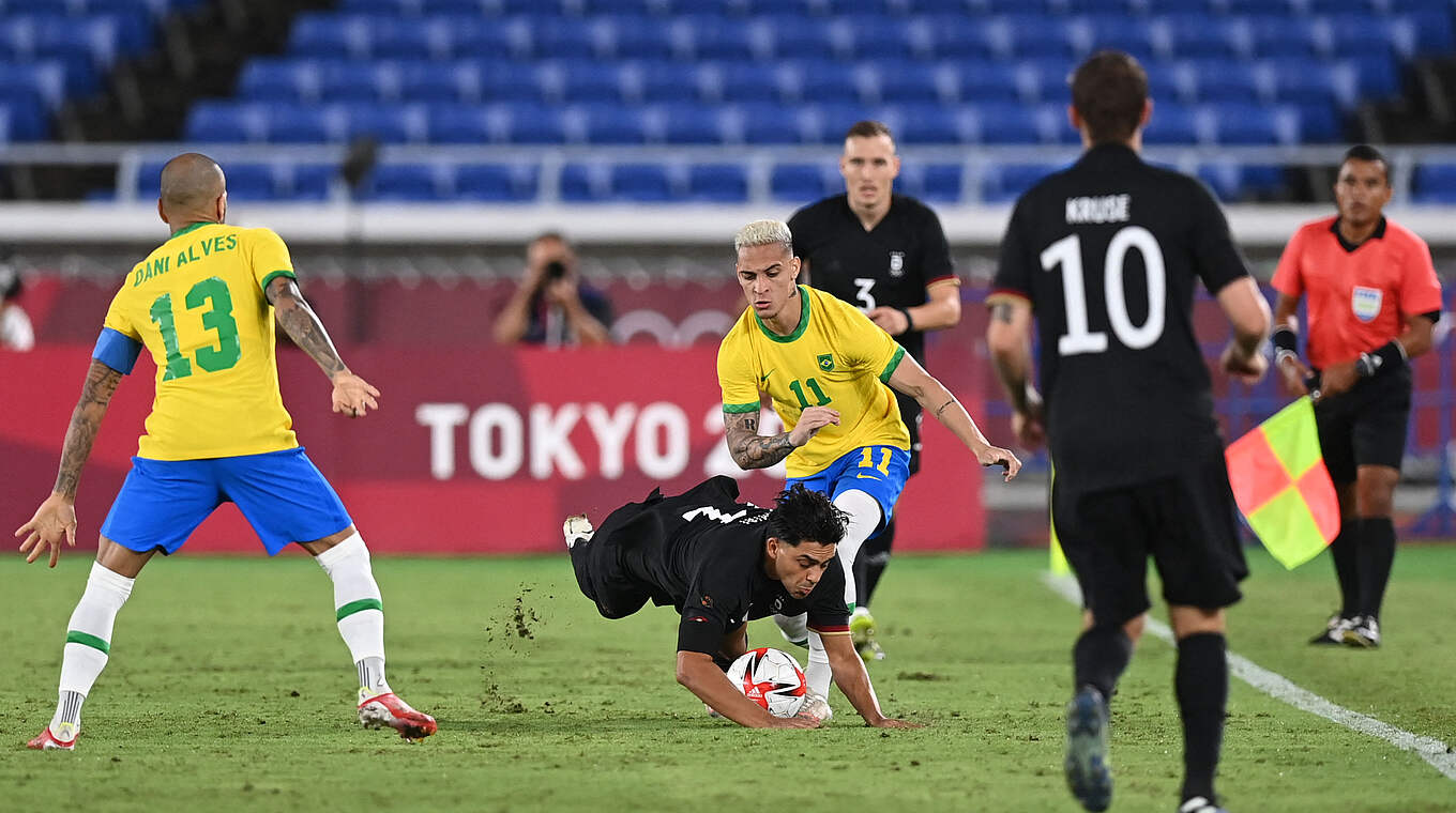 Schwerer Stand gegen Brasilien: Nadiem Amiri und die deutsche Mannschaft © Getty Images
