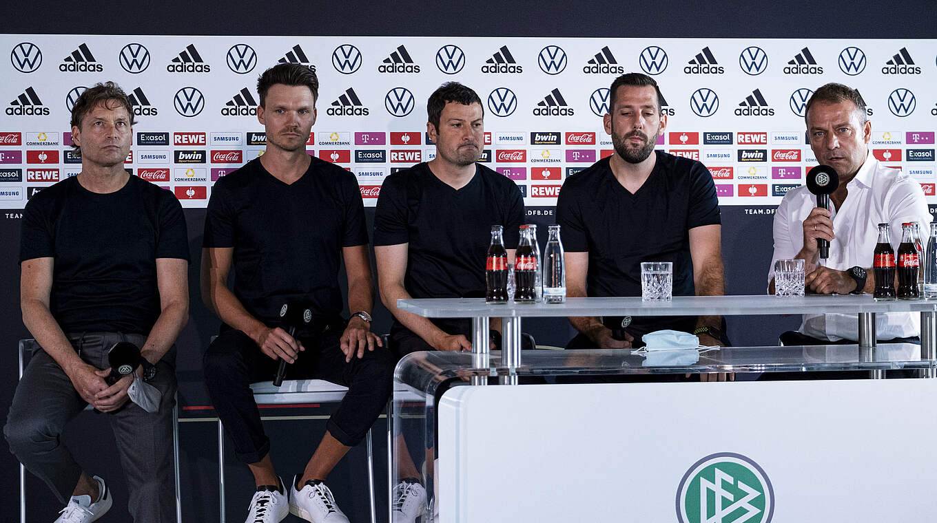 Bundestrainer Flick und sein Team: Sorg, Röhl, Kronenberg und Buttgereit (v.l.) © Thomas Böcker/DFB