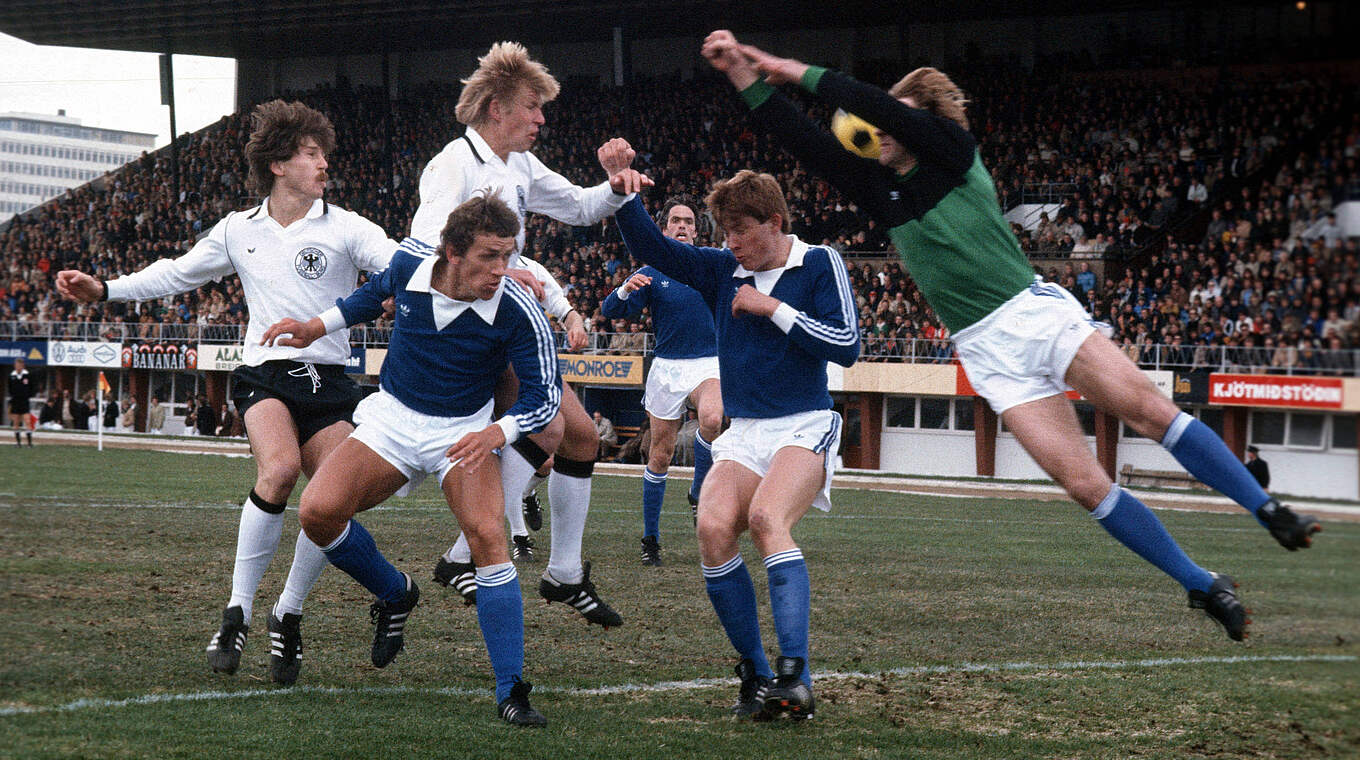 Zweiter Auftritt auf der Vulkaninsel: 1979 gewinnt die DFB-Auswahl in Reykjavik mit 3:1 © imago