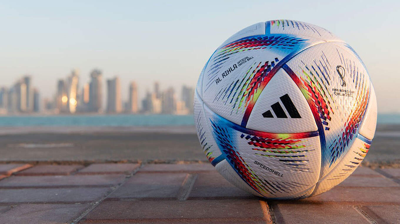 Für noch mehr Präzision, Flugstabilität und Effet: adidas präsentiert WM-Ball al-Rihla © FIFA