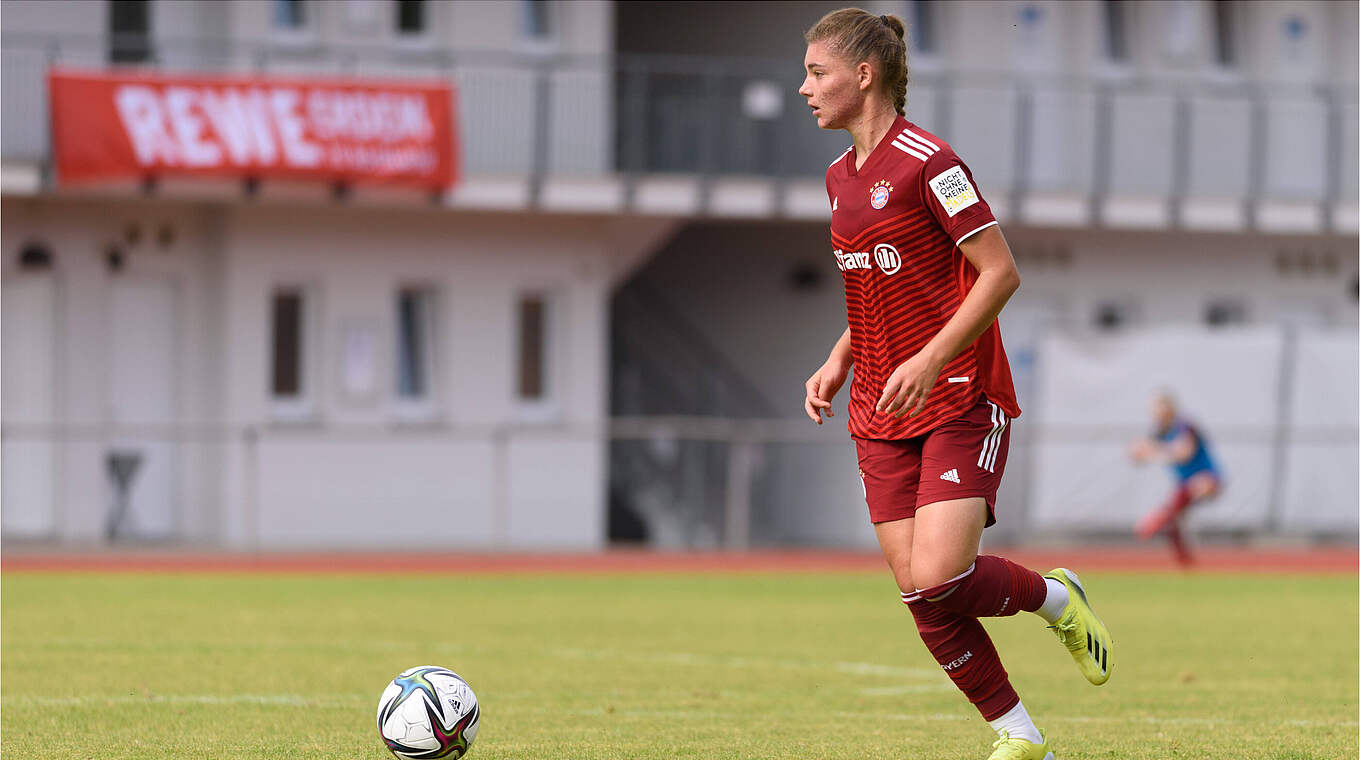 Vorwurf der fehlenden Spielberechtigung: Julia Landenberger vom FC Bayern  © IMAGO / Sports Press Photo
