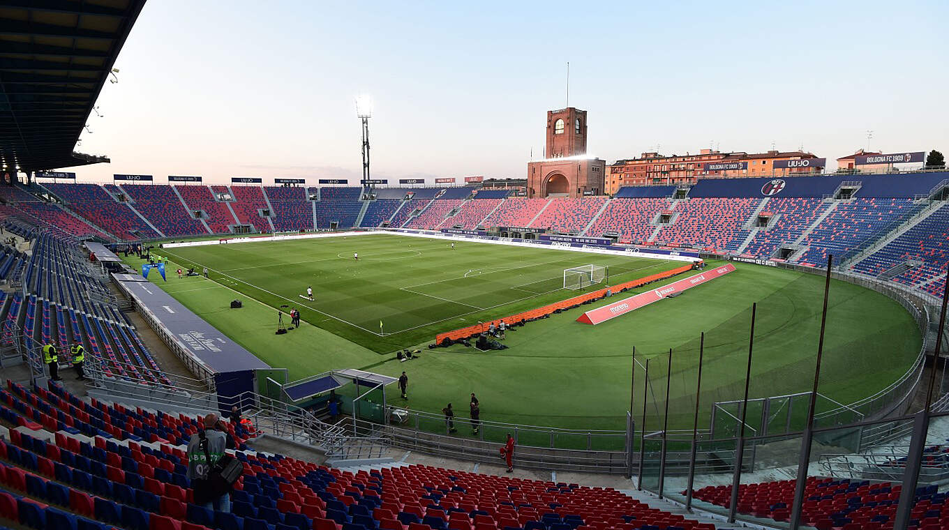 Spielort Bologna Gelehrt, beleibt und rot DFB Deutscher Fußball