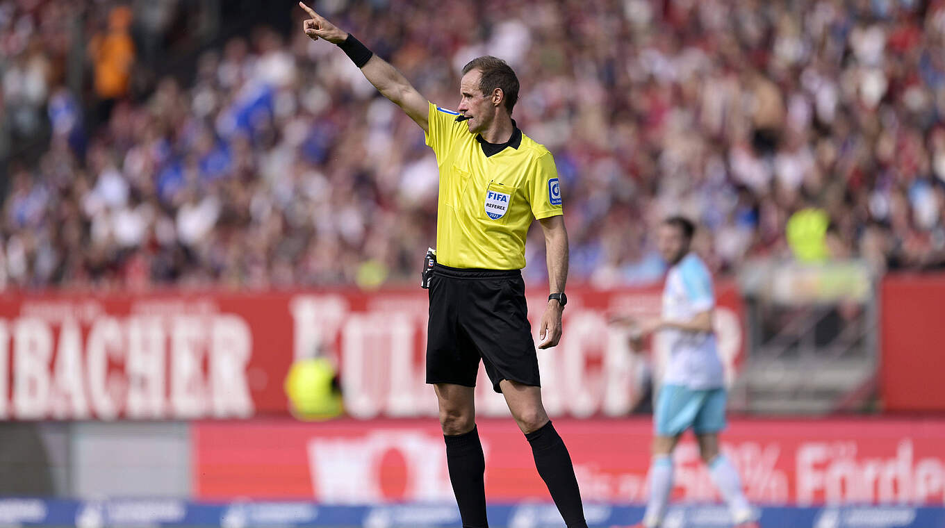 Steht in Mainz vor seinem 133. Einsatz in der Bundesliga: Referee Sascha Stegemann © imago