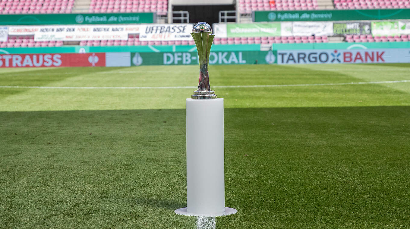 Das Objekt der Begierde für alle 32 Mannschaften: der DFB-Pokal der Frauen © Vera Loitzsch/DFB