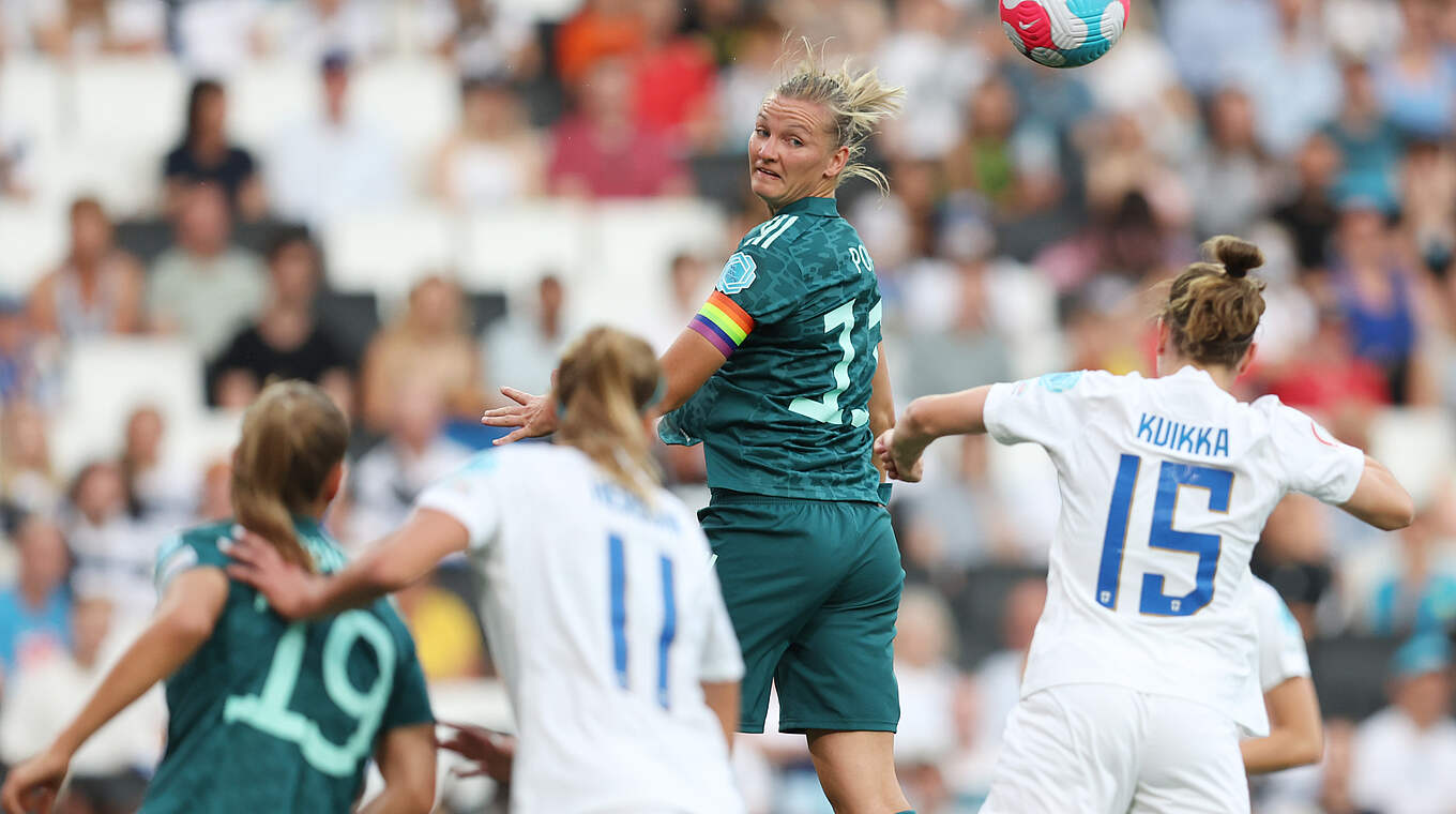 Kapitänin Alex Popp (o.): "Wir haben bei der EM gesehen, was bei der WM möglich ist" © DFB/Maja Hitij/Getty Images