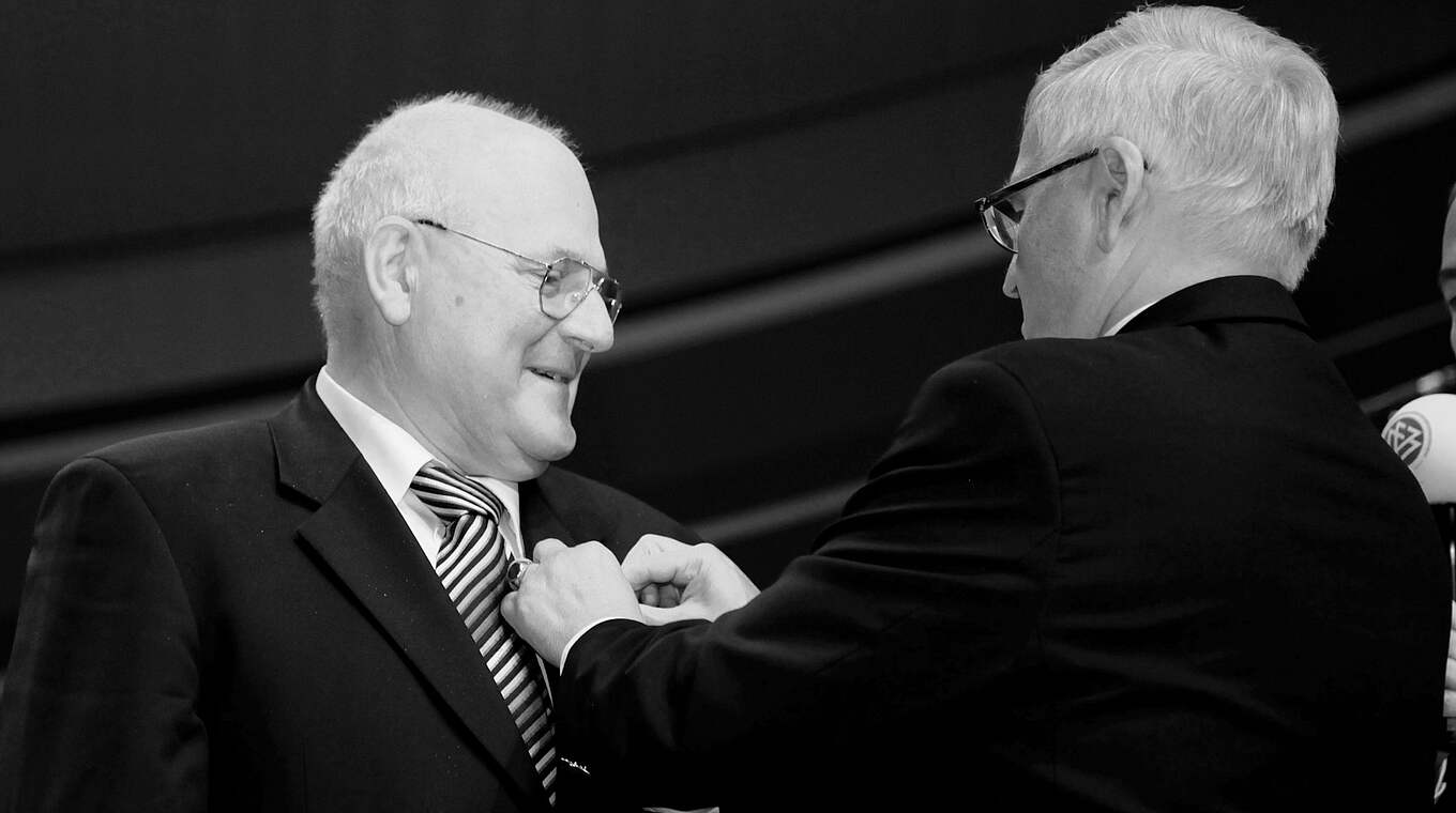 Wurde 2010 um DFB-Ehrenmitglied ernannt: Dieter Jerzewski (l.) © Getty Images