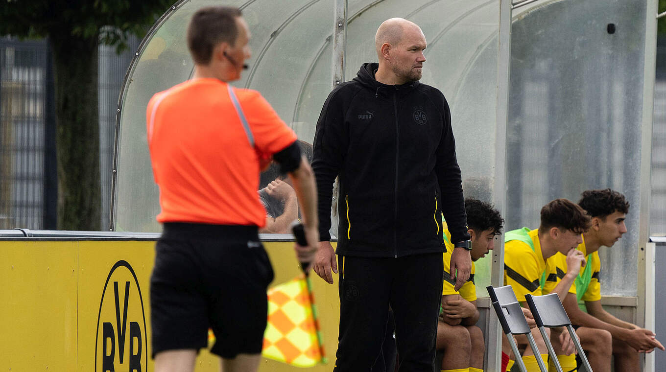 Gorges (2.v.l.): "In jedem Wettbewerb wollen wir möglichst das Maximale erreichen" © Borussia Dortmund