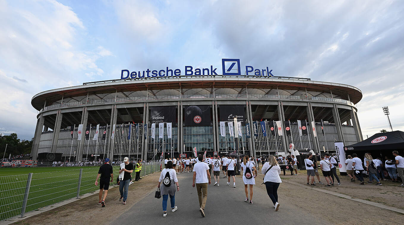 Eröffnungsspiel der Liga: Frankfurt empfängt den FC Bayern im Deutsche Bank Park © Getty Images