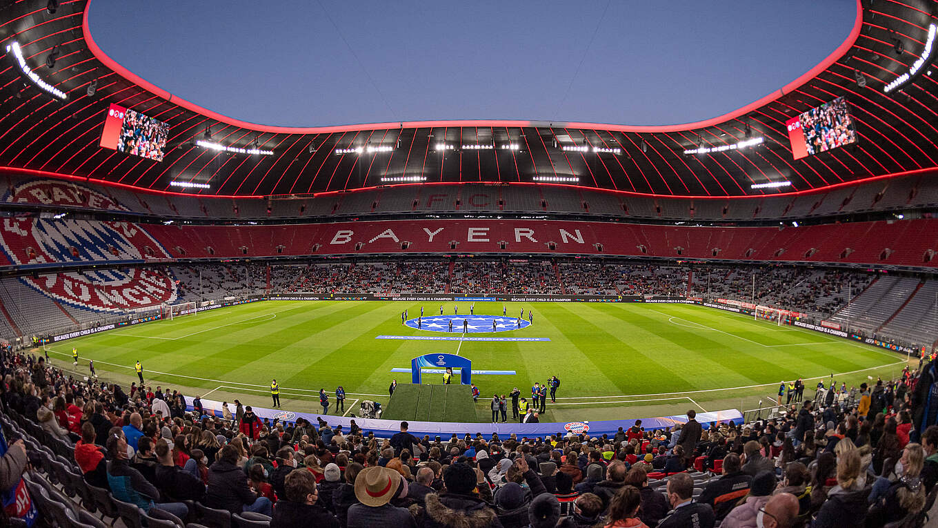 FC Bayern gegen Barcelona in Allianz Arena DFB