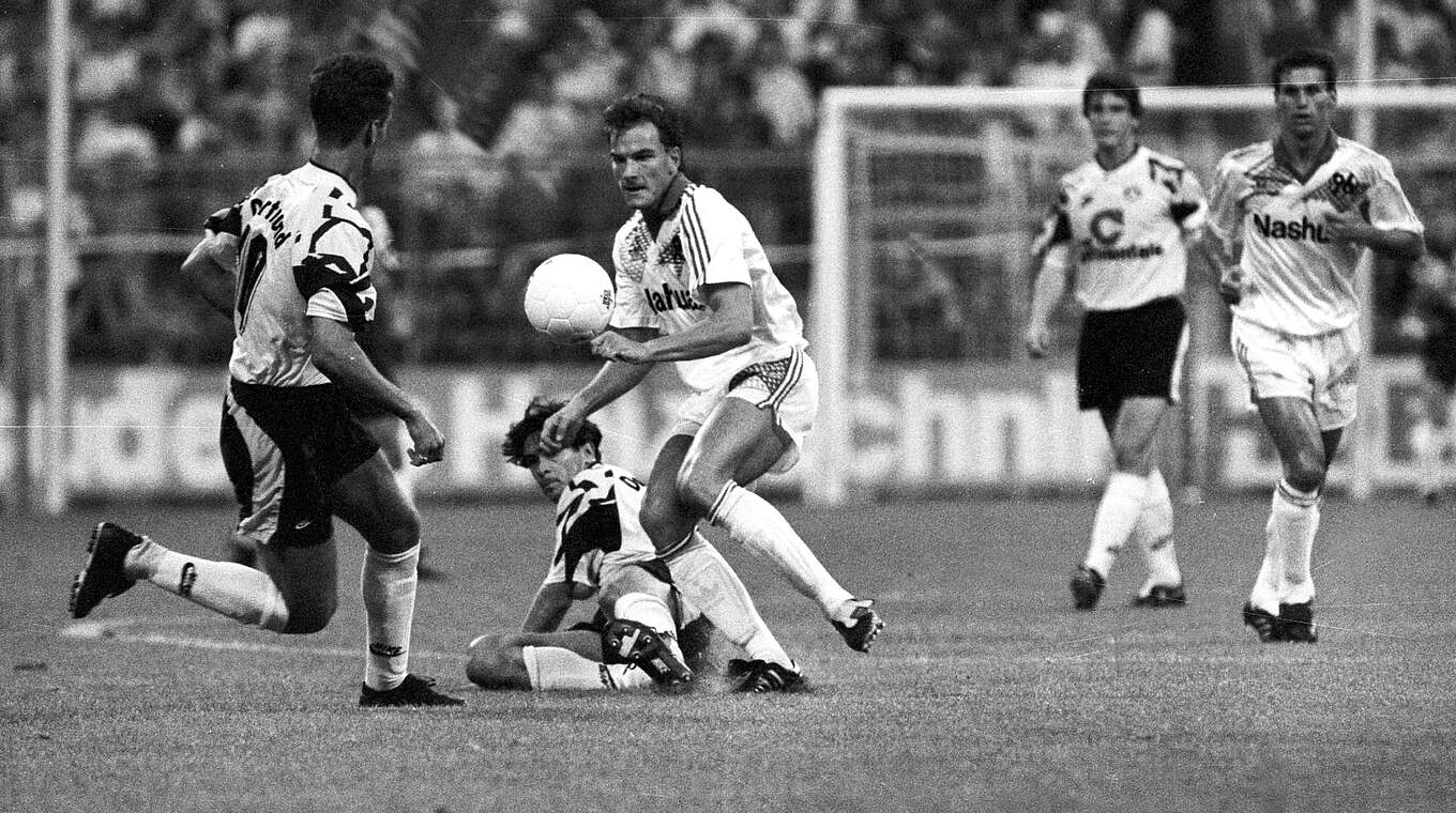 Überraschung in Dortmund: Zweitligist Hannover wirft den BVB 1991 aus dem Pokal © imago