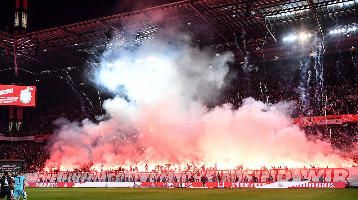 Vielzahl an pyrotechnischen Gegenständen: Geldstrafe für den 1. FC Köln © imago