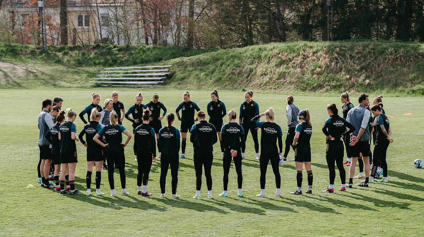 "Schwung mit in die WM nach Australien und Neuseeland nehmen": das DFB-Team © Sofieke van Bilsen/DFB