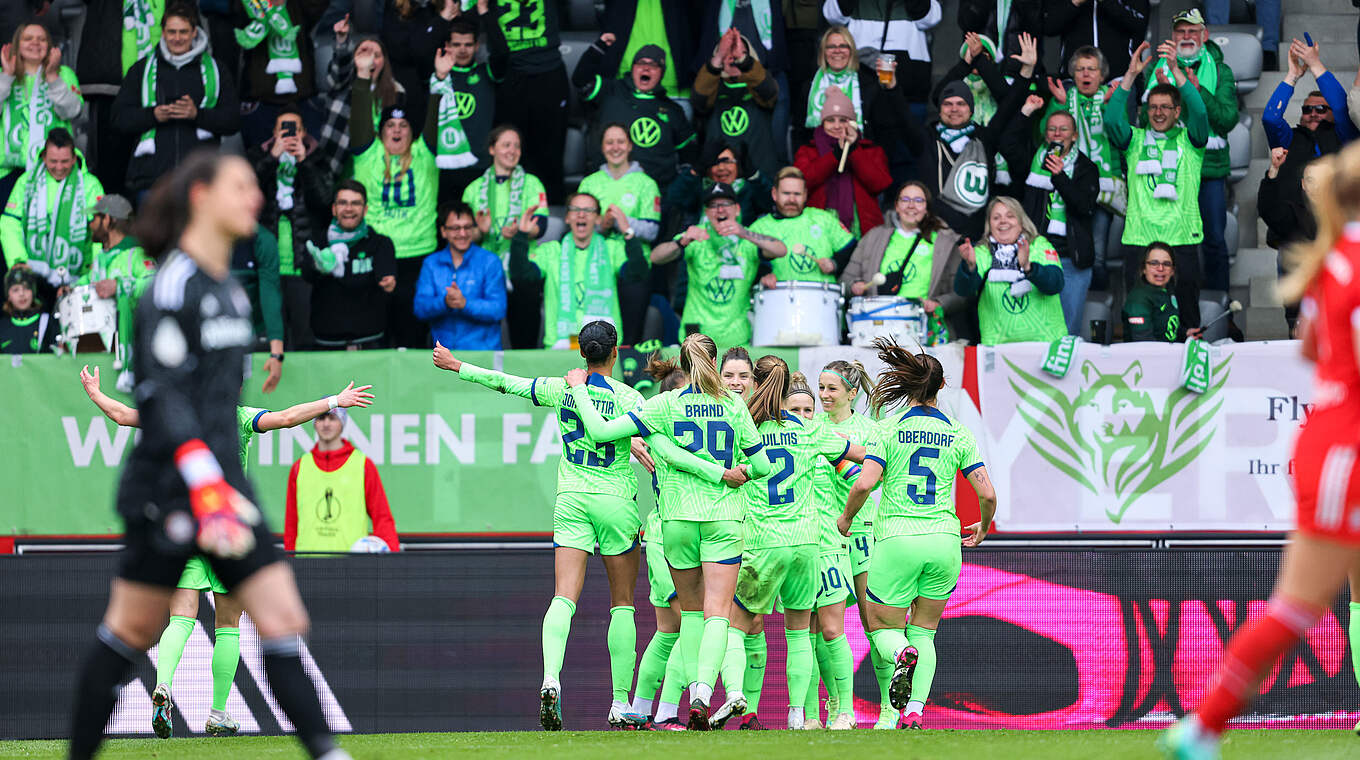 Kantersieg im Pokalhalbfinale: Wolfsburg jubelt in München © Getty Images