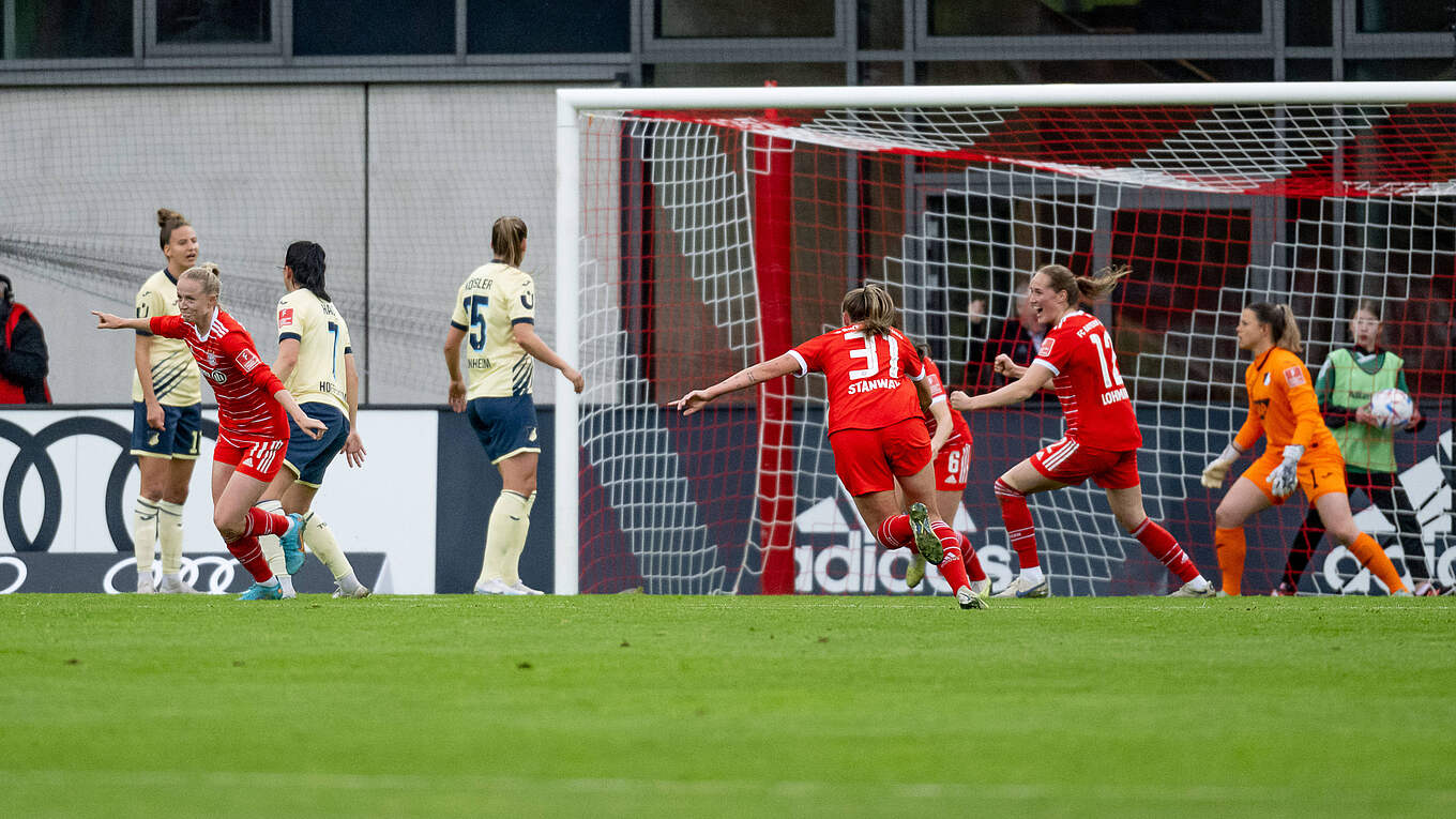 10 gegen Hoffenheim Lea Schüller hält Bayern auf Titelkurs DFB