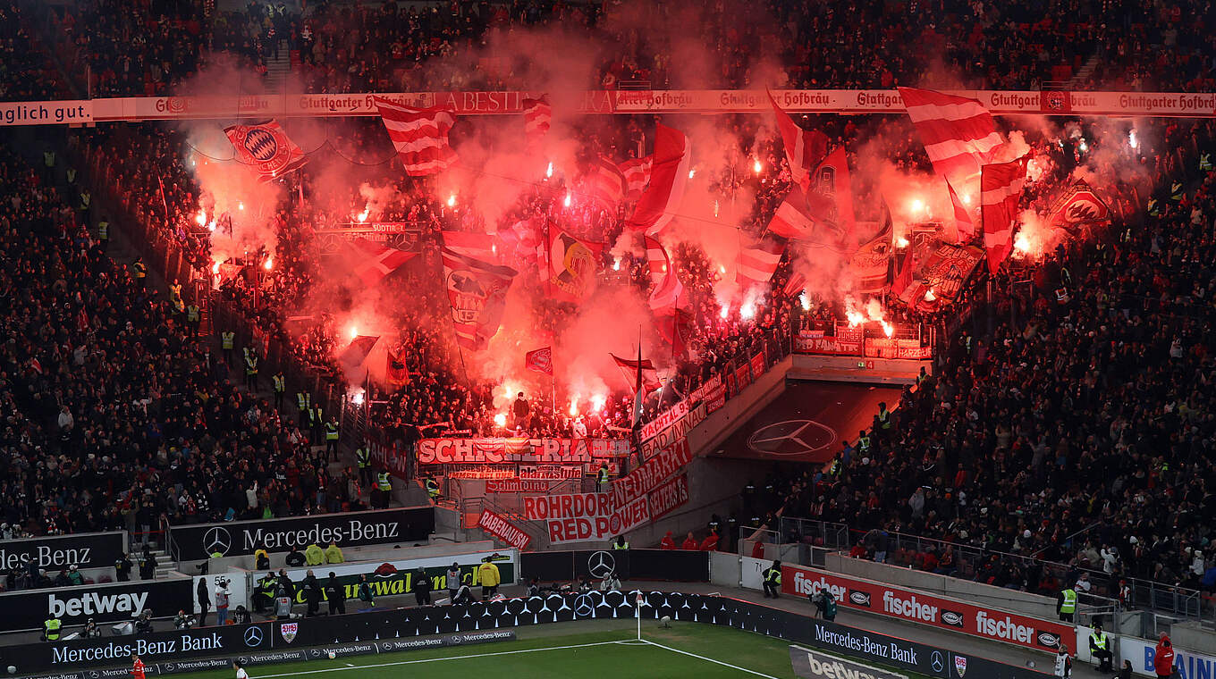 Pyrotechnik in Stuttgart gezündet: Sportgericht verhängt Geldstrafe gegen FC Bayern © imago