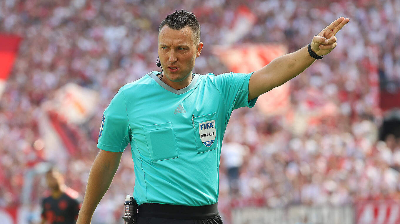 Jablonski pfeift Finale der U 19EM DFB Deutscher FußballBund e.V.