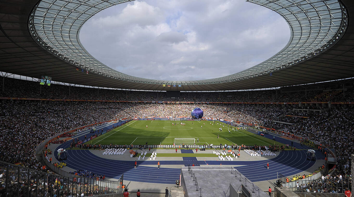 Vor 73.680 Zuschauern im Olympiastadion: Deutschland gewinnt gegen Kanada © Imago Images