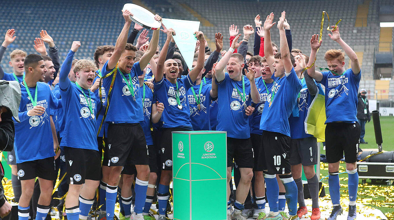 Alles Wichtige zum Start der A und BJuniorenBundesliga DFB Deutscher FußballBund e.V. Alles Wichtige zum Start der A und BJuniorenBundesliga DFB Deutscher FußballBund e.V.